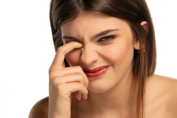 paupière irritées femme